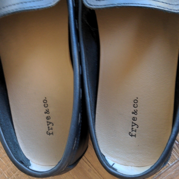 FRYE AND COMPANY LEWIS VENETIAN BLACK LEATHER LOAFER - Picture 4 of 10